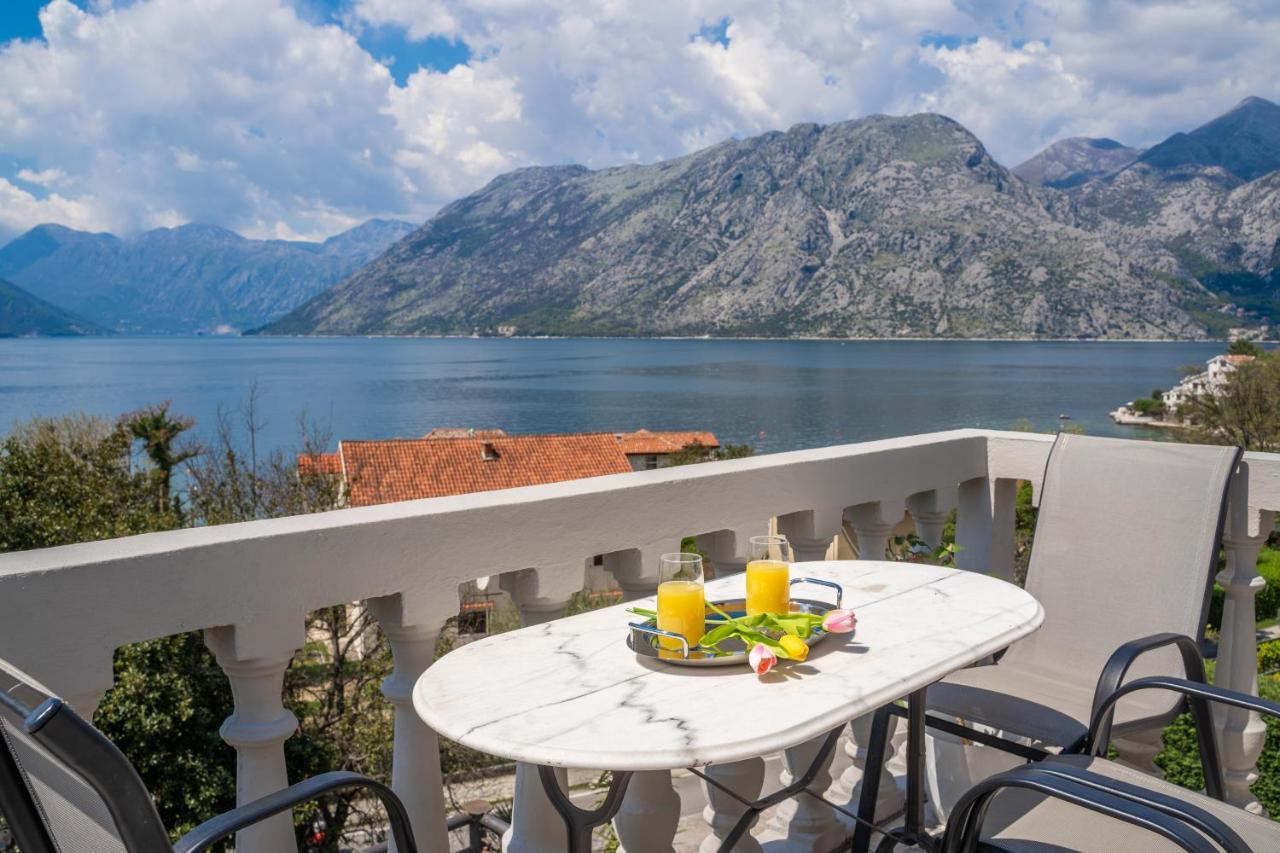 Apartment With Sea View Котор Екстериор снимка